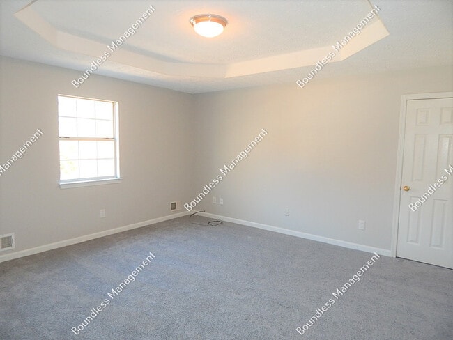 Building Photo - 7153 Woodland Cir