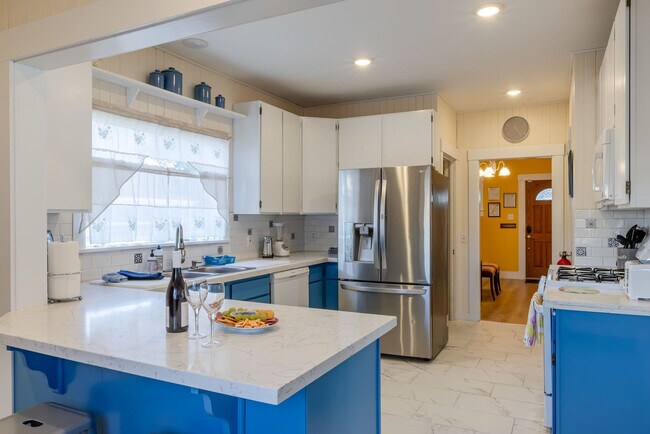 Building Photo - 640 S Columbia St