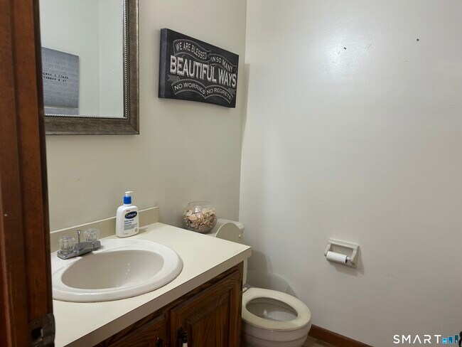 Building Photo - 17 Eagle Rock Cir