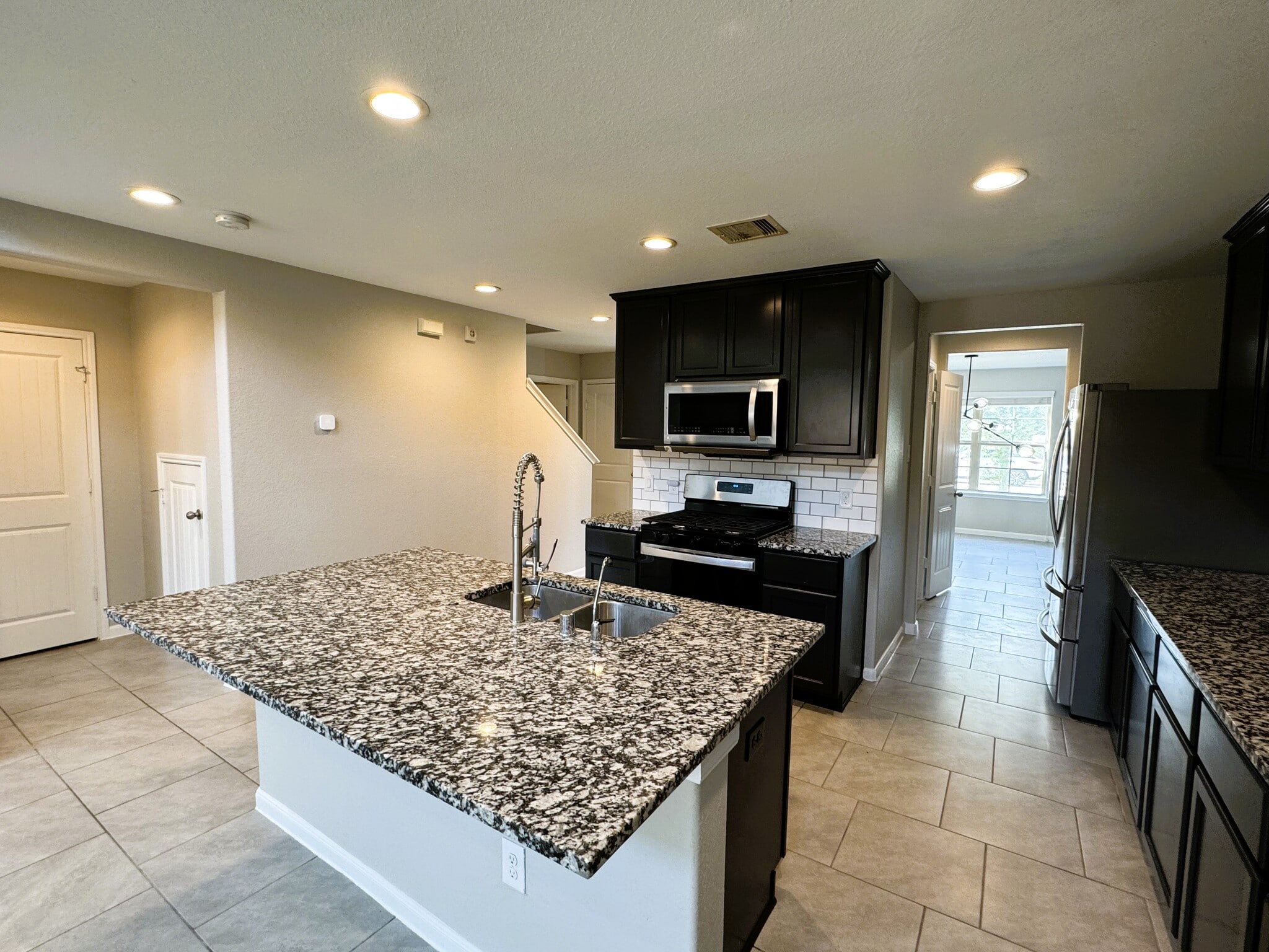 Building Photo - 615 Calm Ct