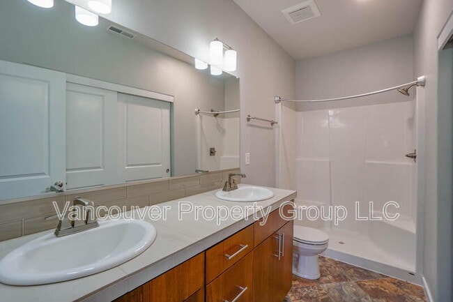 Building Photo - 13010 NE 24th Cir