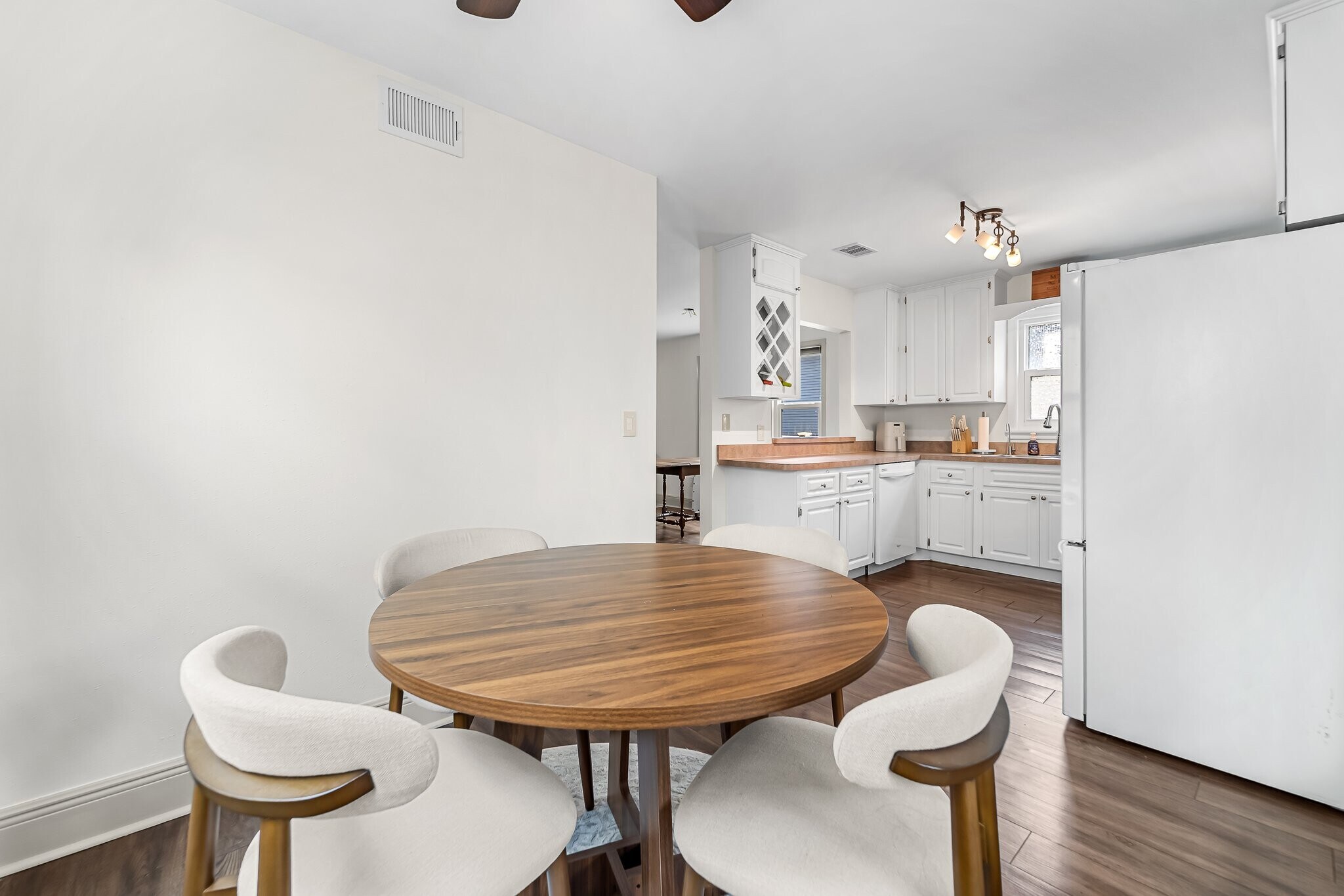 Building Photo - 308 E Ross Ave