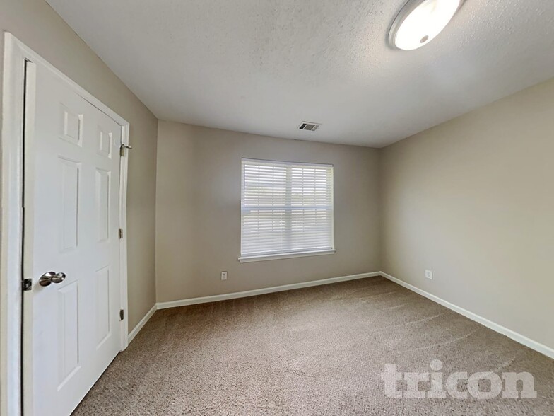 Building Photo - 1057 Misty Meadows Point