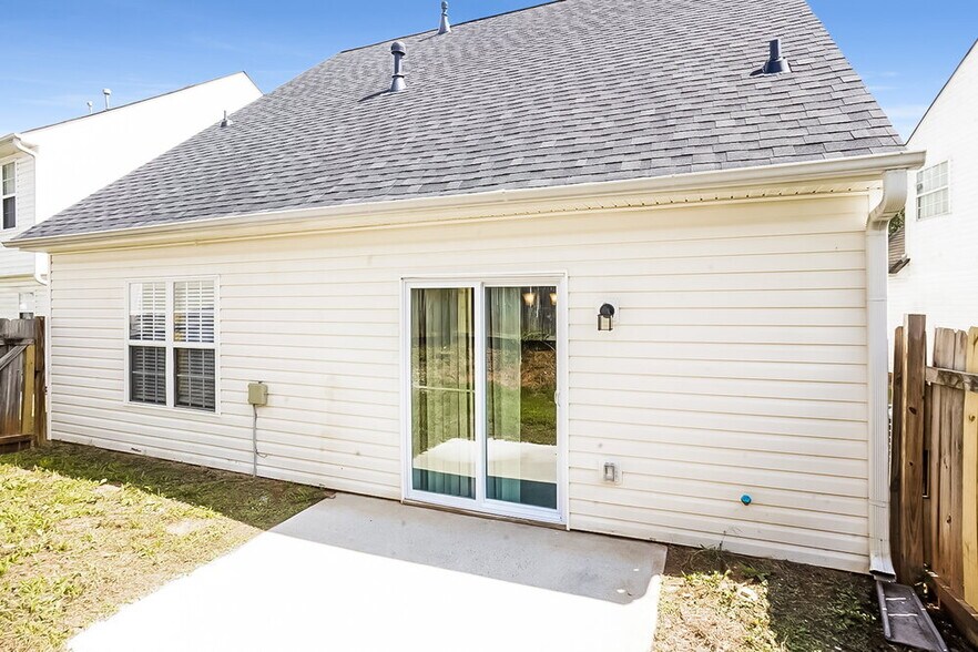 Building Photo - 444 Village Bluff Dr