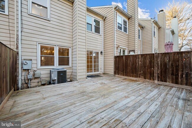 Building Photo - 6104 Old Brentford Ct