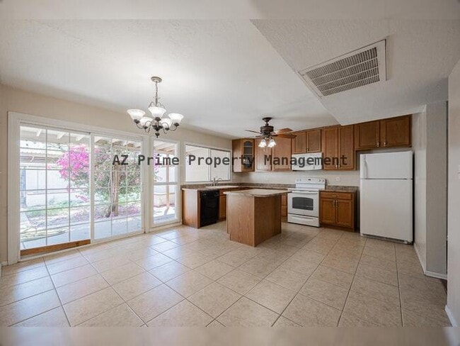 Building Photo - 2127 E Minton Dr