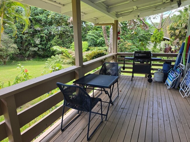 Building Photo - Available Now | Furnished 2BD/1BA Home in Hawaiian Paradise Park