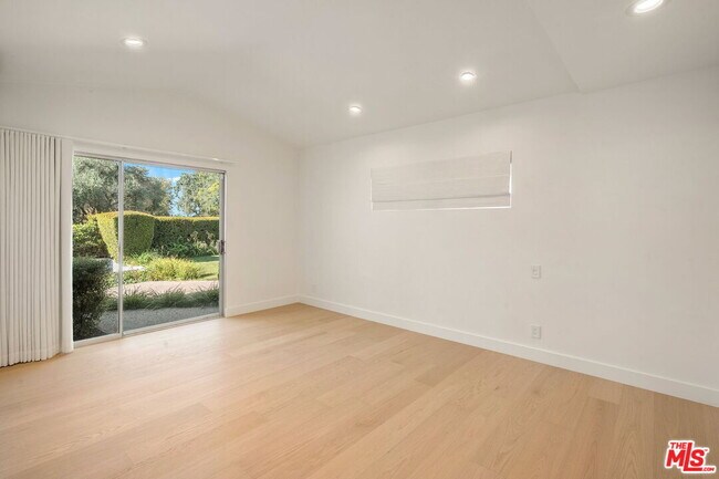 Building Photo - 650 N Tigertail Rd