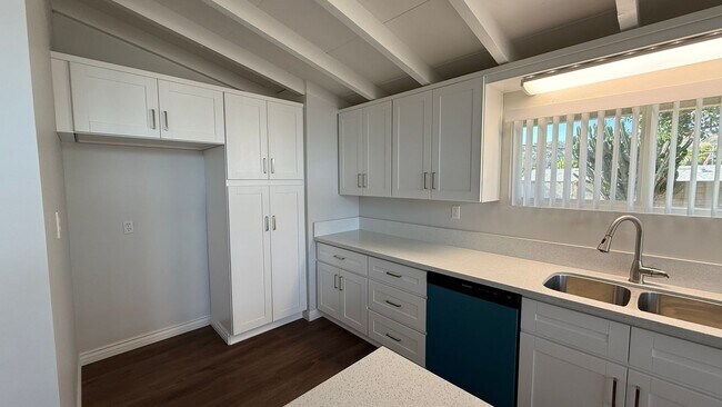 Building Photo - Incredible Remodled 4 bedroom House