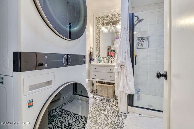 Building Photo - 308 7th Ave