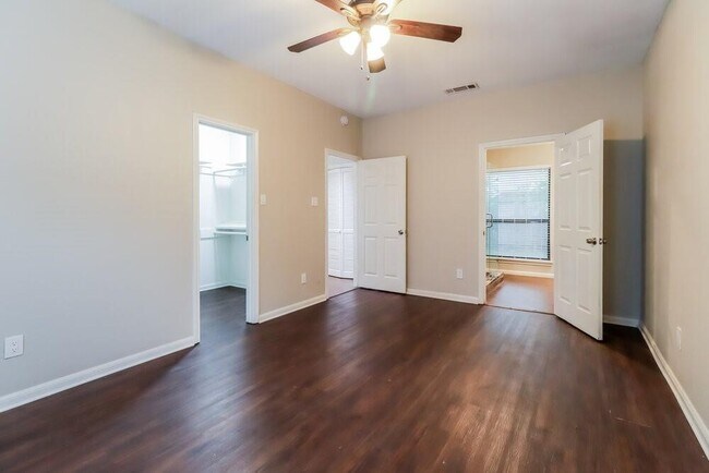 Building Photo - Cedar Valley Drive, Missouri City, TX 77459 - 3 BR 2 BA single-family home