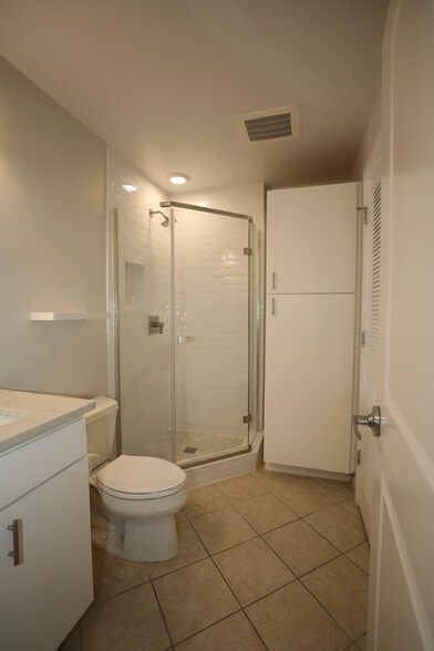 Building Photo - 1001 L St NW