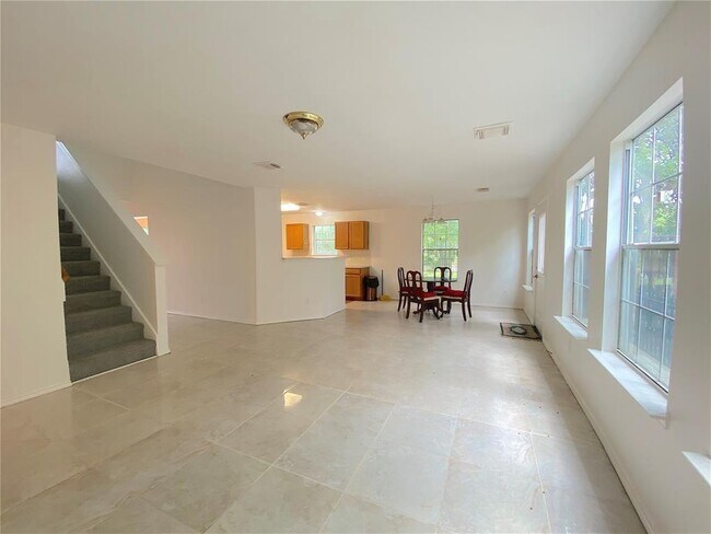 Building Photo - 3303 Bent Spring Ct