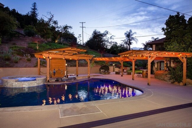 Building Photo - 1285 Horizon Ridge