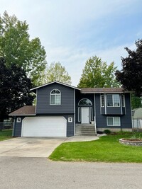 Building Photo - Charming Hayden Lake Home