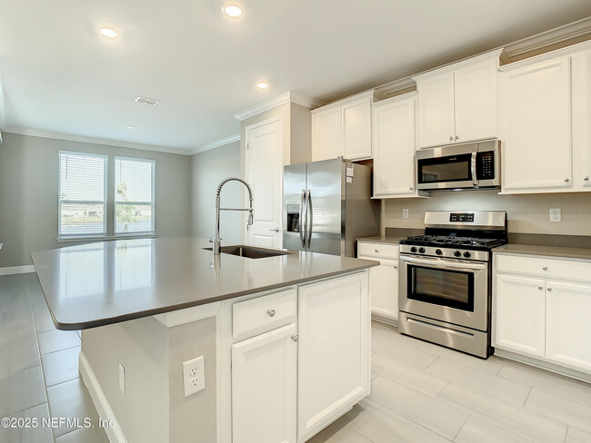 Building Photo - 380 Brybar Dr