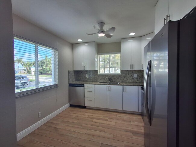 Building Photo - 4723 SW 14th St