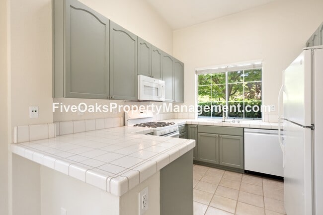 Building Photo - 885 Rathbone Cir