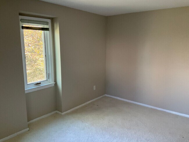 Building Photo - 4-Bedroom Home with 2 Full + 2 Half Baths ...