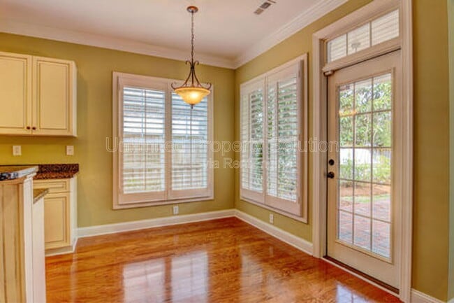 Building Photo - 5013 Gorham Ave