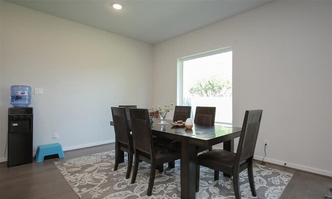 Building Photo - 2103 Pueblito Dr