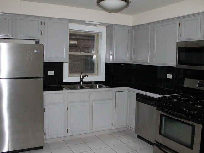 Building Photo - 10519 S Artesian Ave