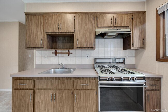 Building Photo - 22 Heath Ln