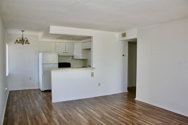 Building Photo - 800 N Fiske Blvd