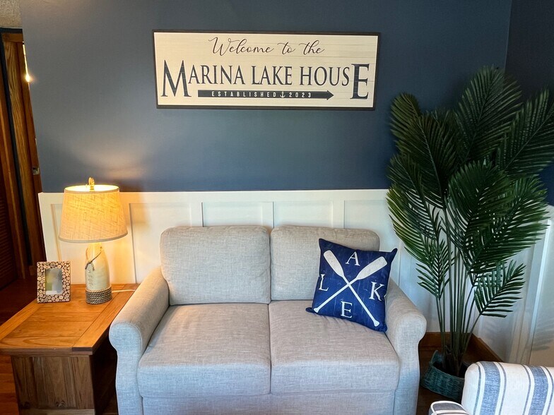 Living room - 6023 Barnhart Rd