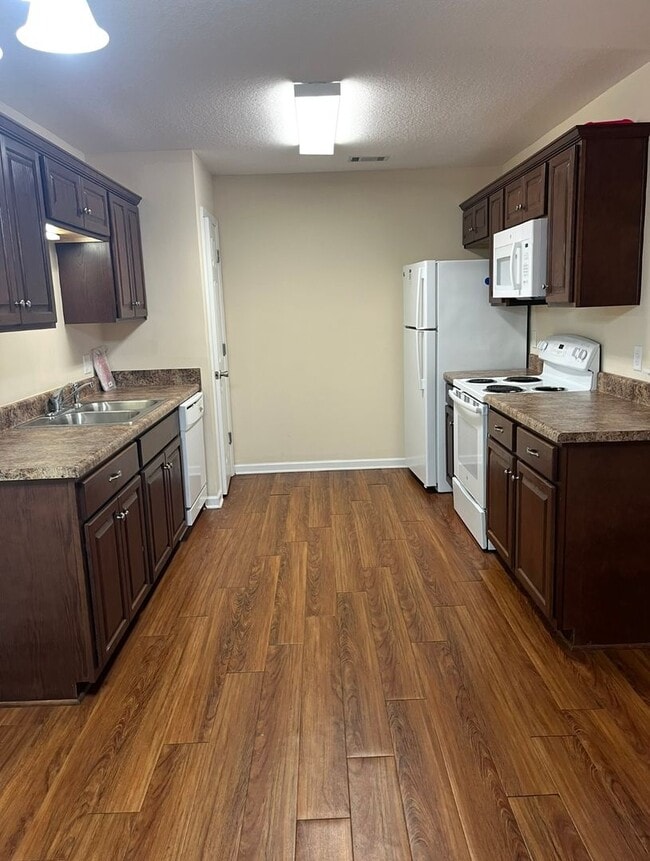 Primary Photo - Old Mill Apartments