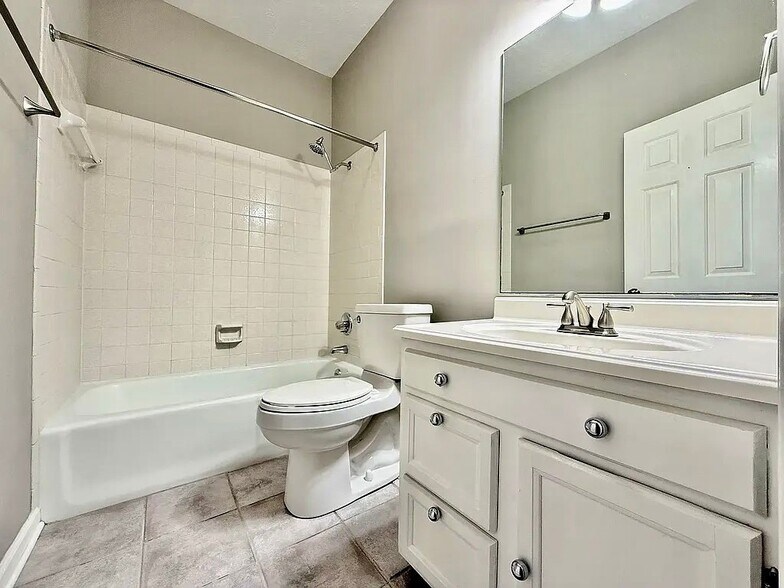 Building Photo - 4013 Heather Ct NW