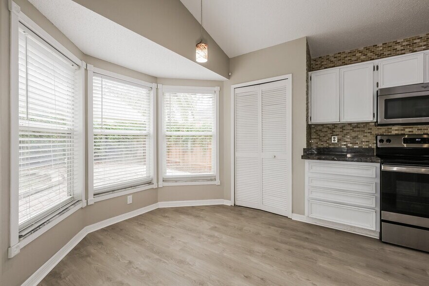 Building Photo - 4007 Fontana Pl