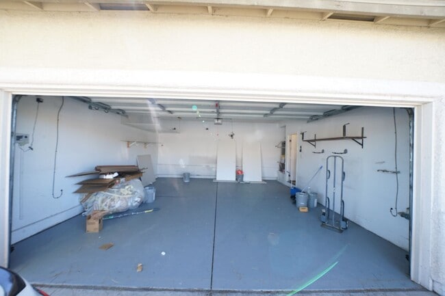 Building Photo - SHOWINGS AVAILABLE NOW