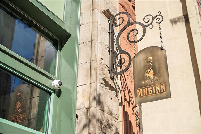 Building Photo - 915 Liberty Ave