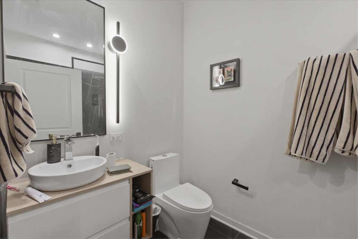 Building Photo - 4177 W Belmont Ave