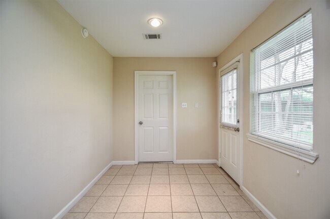 Building Photo - 6430 Saxet St