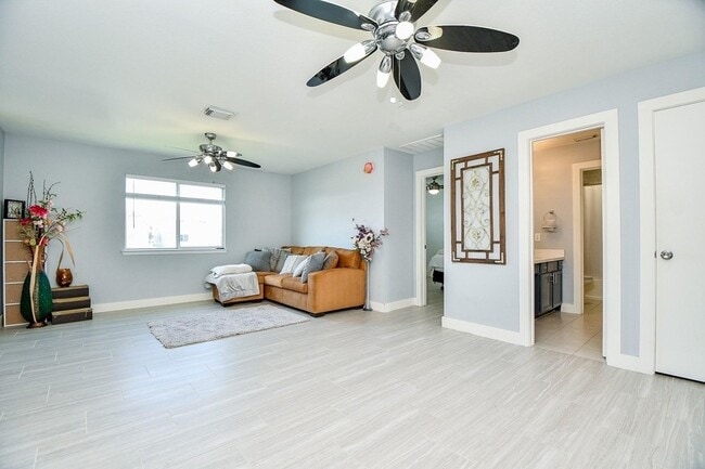 Building Photo - 6322 Hall Pond Ct