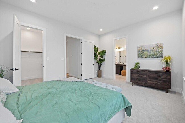 Building Photo - 6117 Campo Vista Dr