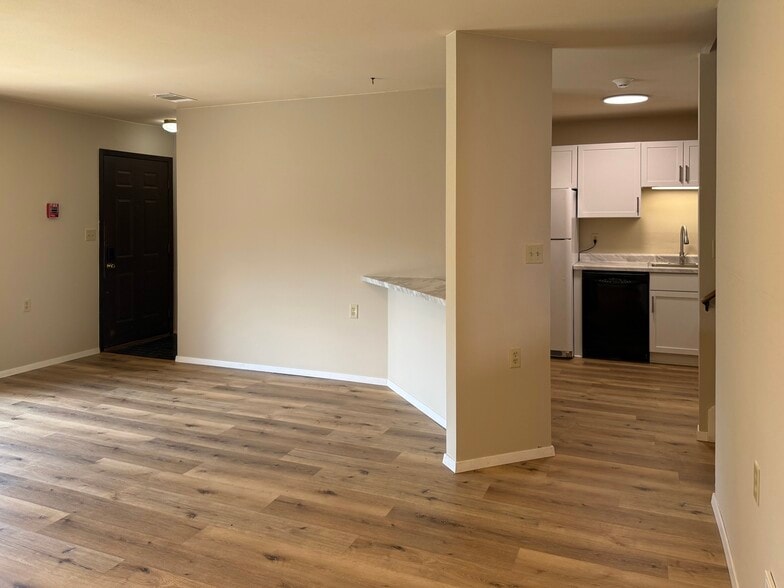 Building Photo - 9028 N Park Plaza Ct