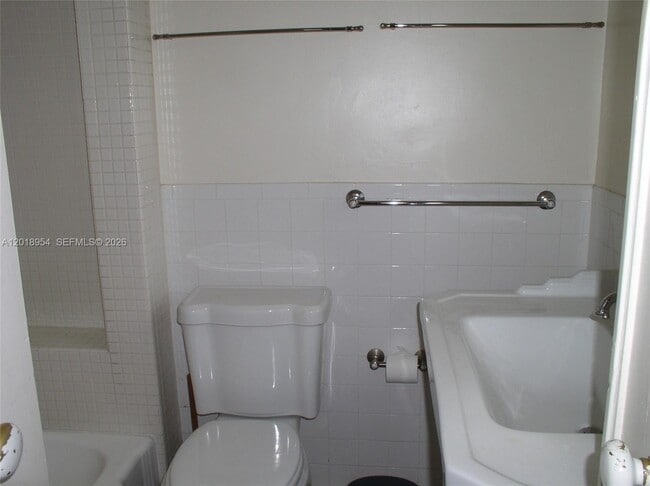 Building Photo - 404 Viscaya Ave