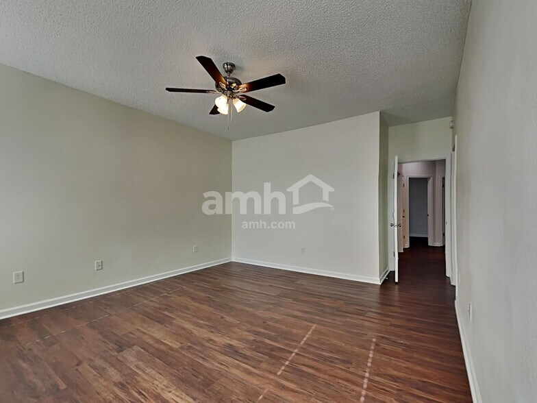 Building Photo - 116 Archwood Dr