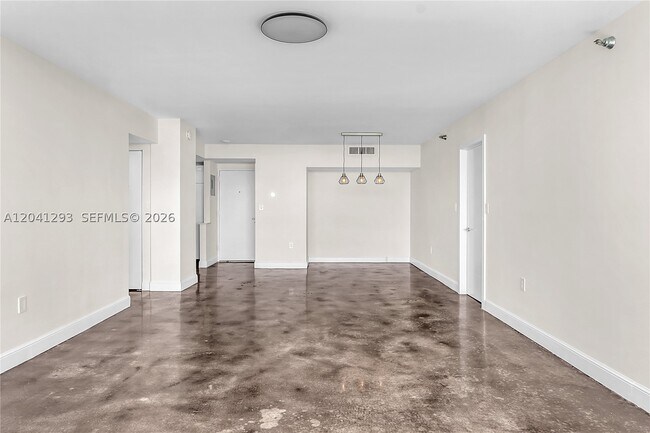 Building Photo - 20515 E Country Club Dr