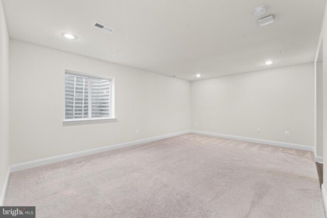 Building Photo - 8418 Kendall Ct