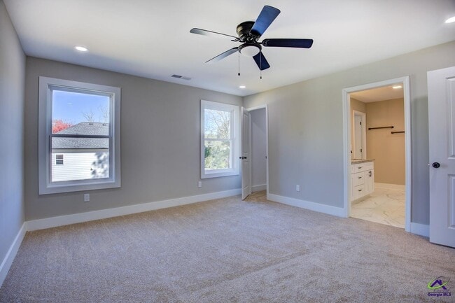 Building Photo - 523 E Chappell St