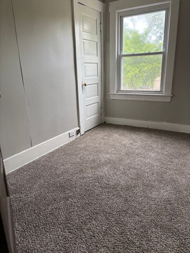 Building Photo - Charming 3-bedroom home, ready for you!