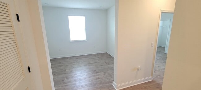 Building Photo - 214 Santos Ln