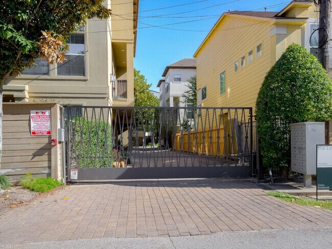 Building Photo - 232 Detering St