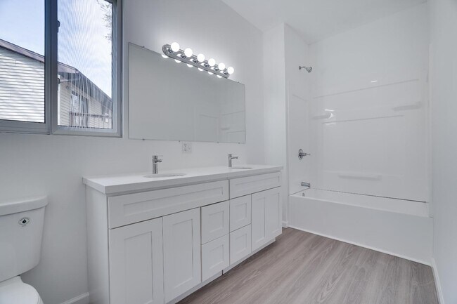 Building Photo - 9406 Juniper Dr