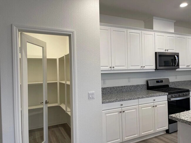 Building Photo - 8277 Country Mile Ln