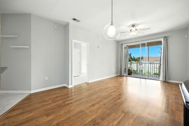 Building Photo - Bright Top-Floor Condo in Resort-Style Gated Community